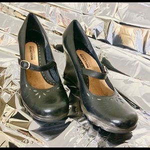 Kenneth Cole Reaction leather wedge heels W8.5